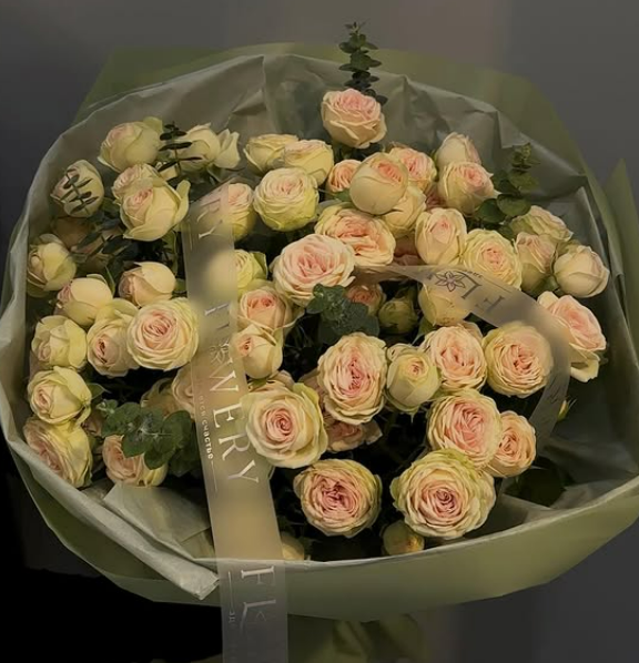 моно букет из спрей роз