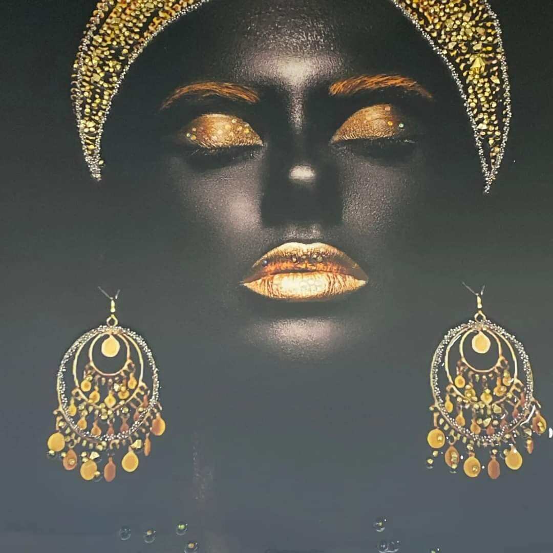 GRAND CADRE FEMME AFRICAINE PAPILLON - 95x65 cm