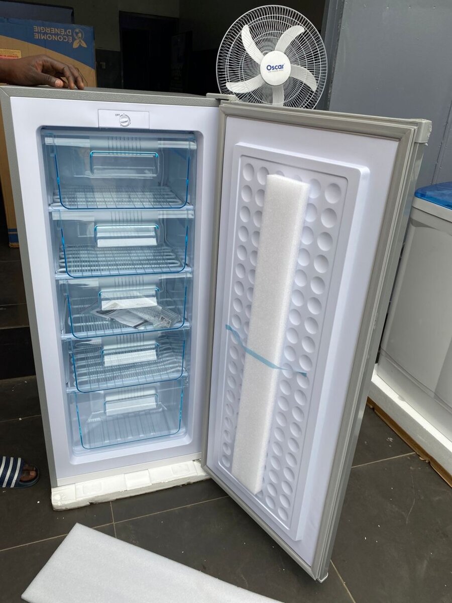 Congélateur vertical moderne