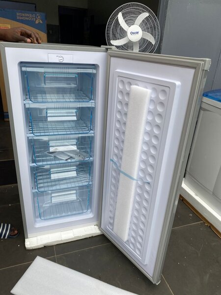 Congélateur vertical moderne