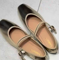 Красивые и удобные балетки, с которым можно дополнить любой простой образ 😍