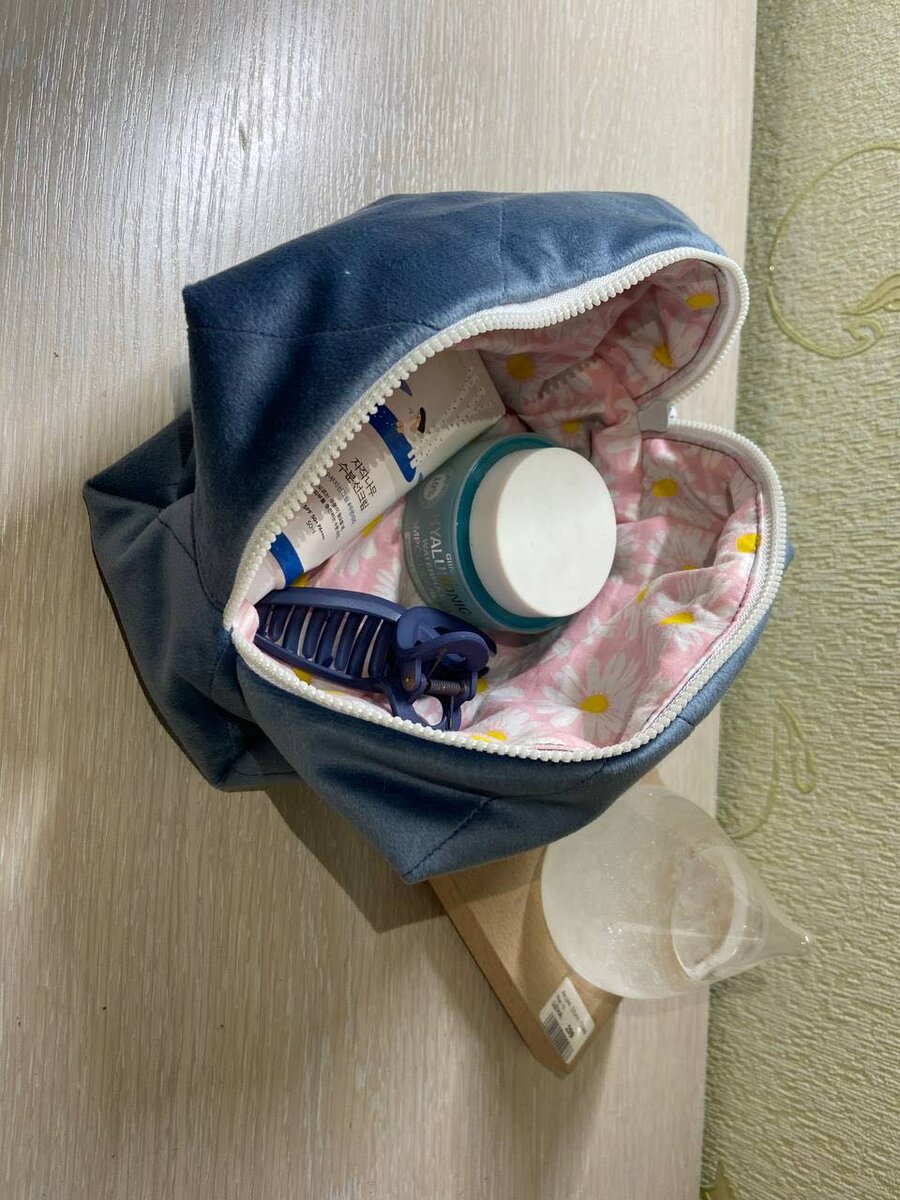 Косметички и чехол для ноутбуков