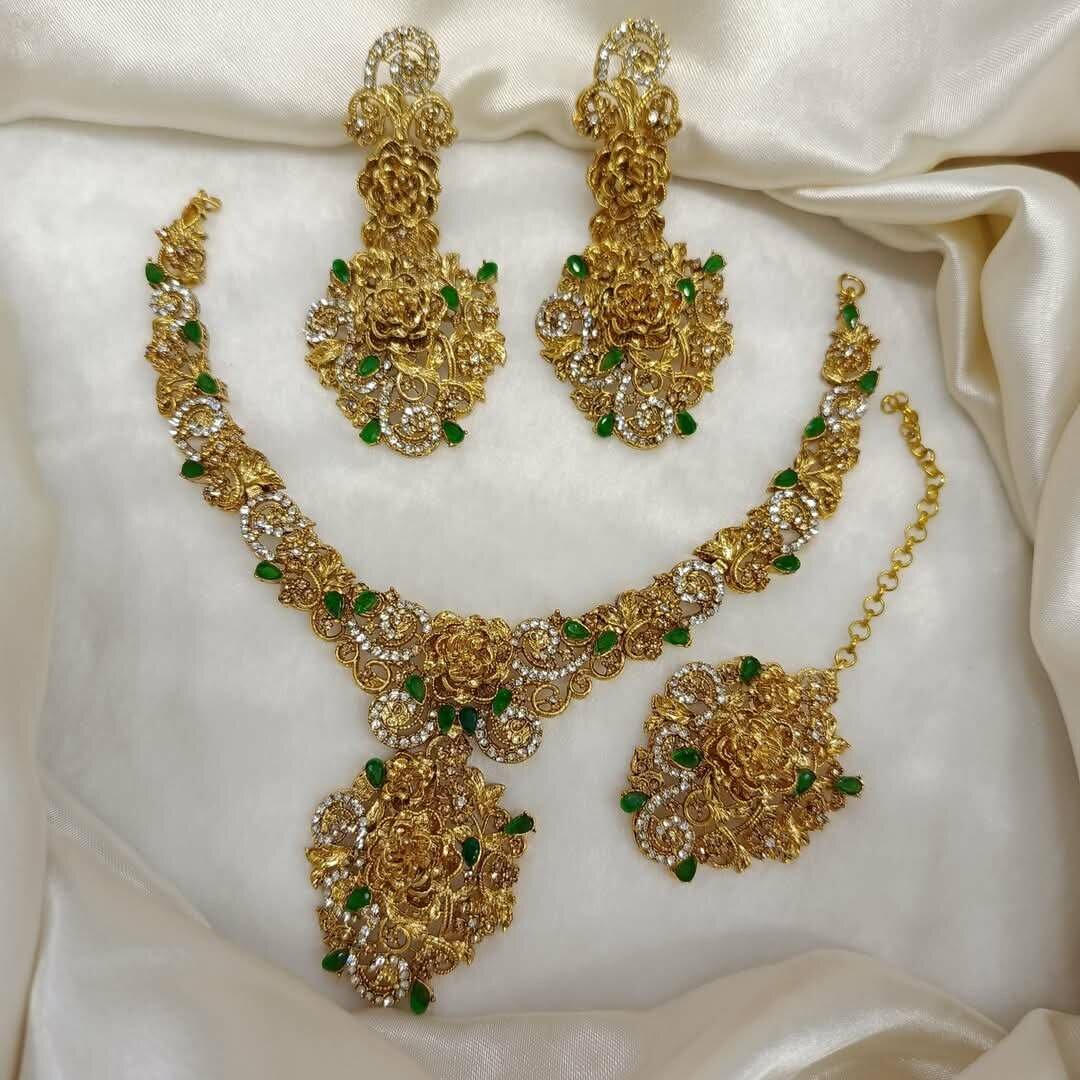 Ladies wedding set necklace and earrings