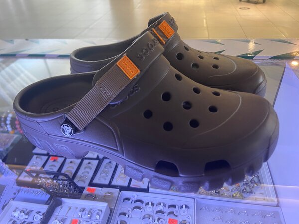 QUALITY CROCS SIZES: 8 - 10UK