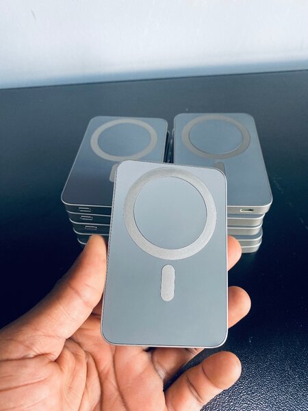 Wireless power bank MagSafe