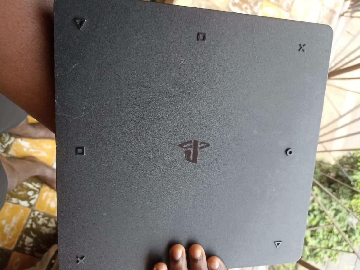 PS4 SLIM ( cracké)
