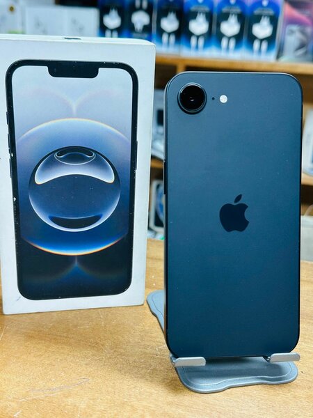 iPhone 16e Neuf 128GB Noir