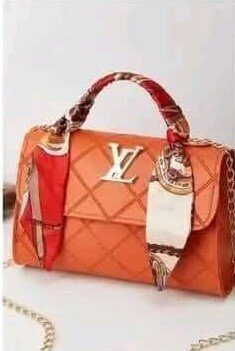 Fashionable and high-quality women's handbag