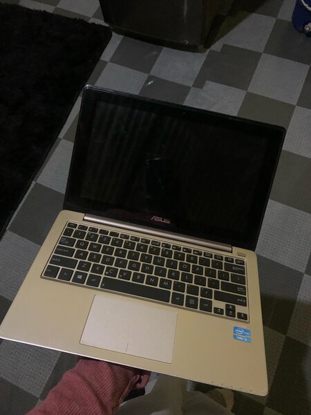ASUS VivoBook X202E Notebook 1