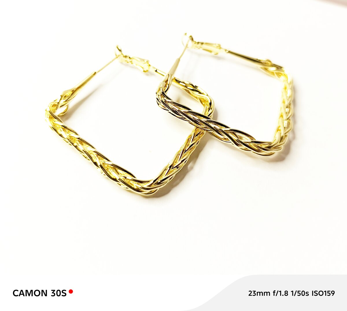 Boucles d'oreilles carrées dorées