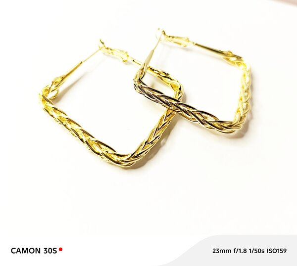 Boucles d'oreilles carrées dorées