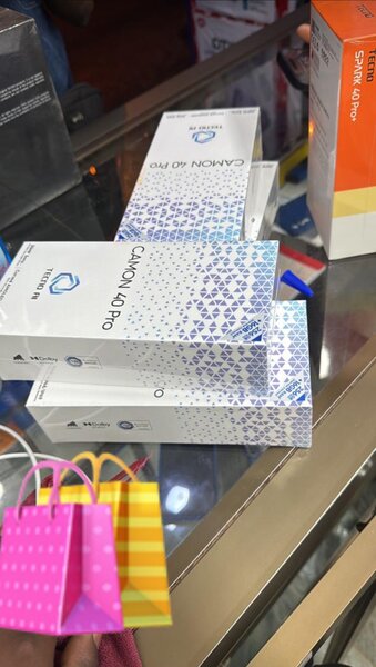 Smartphone Tecno Camon 40 Pro