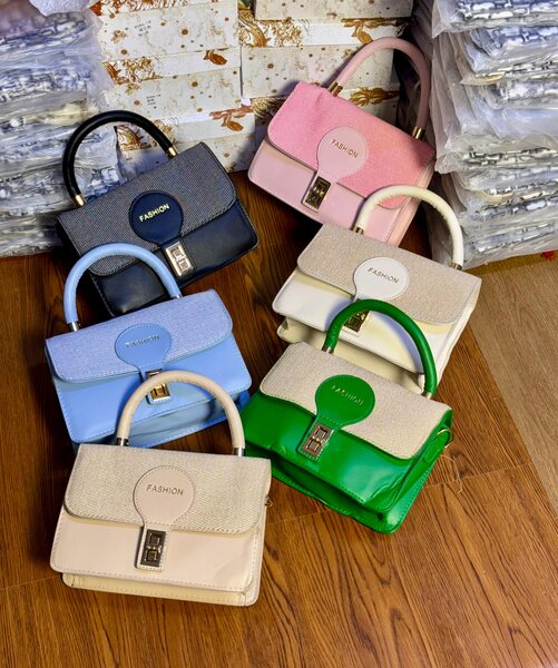 Sac à main coloré élégant