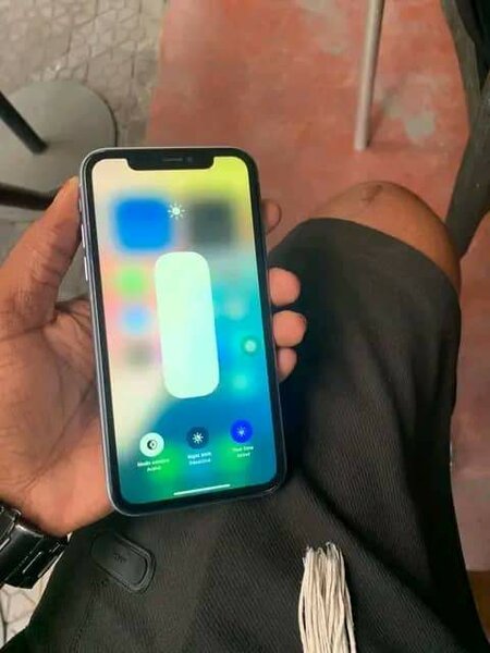 iPhone XR Bleu 64Go Débloqué