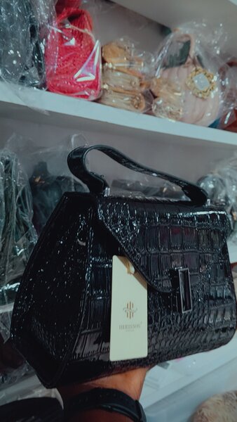 Sac à main cuir croco noir