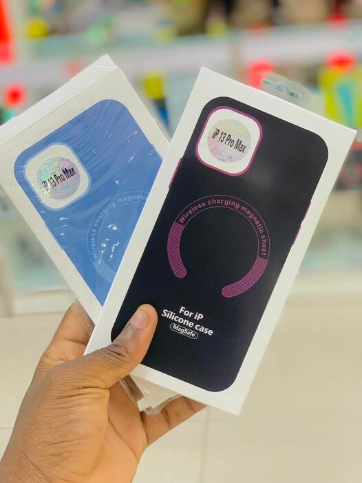 Wireless charging magnetic pouch