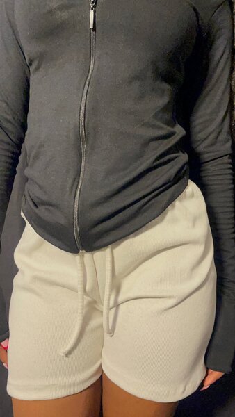 Veste à capuche noire légère