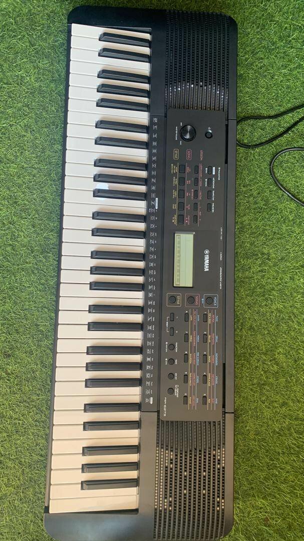 PSR- E 273 Yamaha keyboard