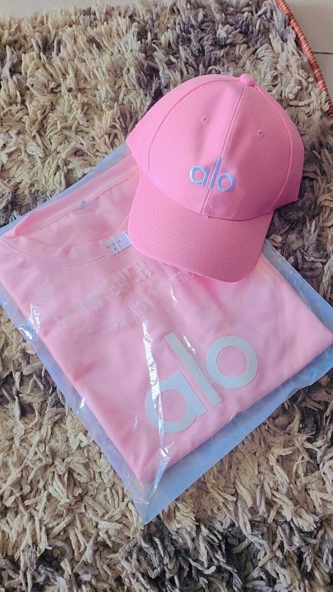 Ensemble Casquette et T-shirt Coloré Alo