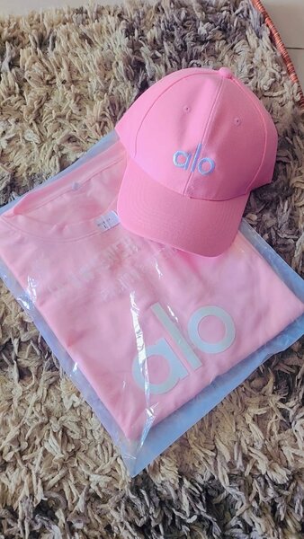 Ensemble Casquette et T-shirt Coloré Alo