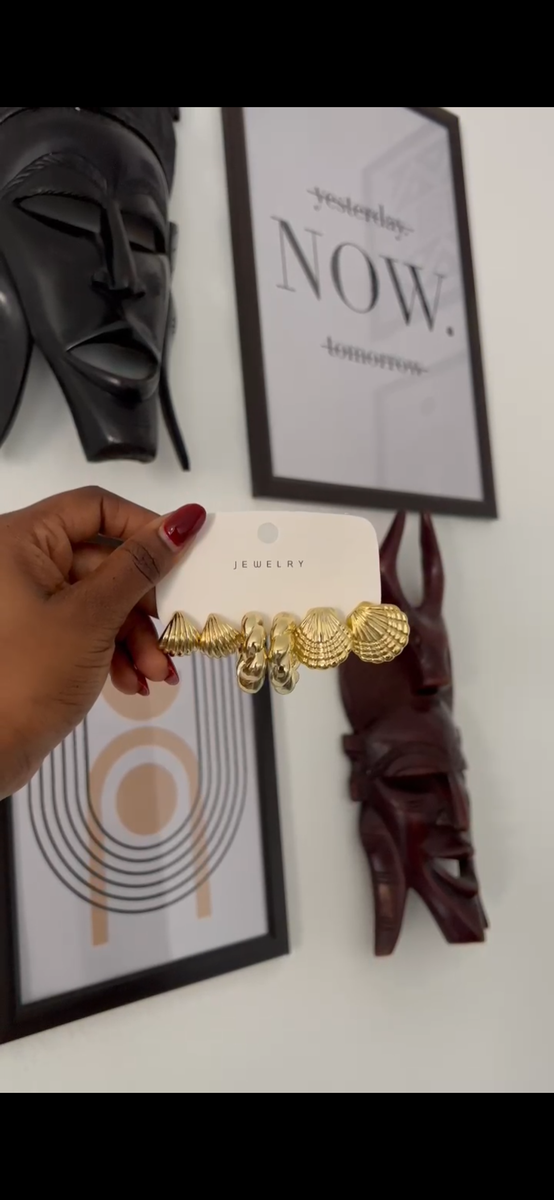Boucles d'oreilles dorées élégantes