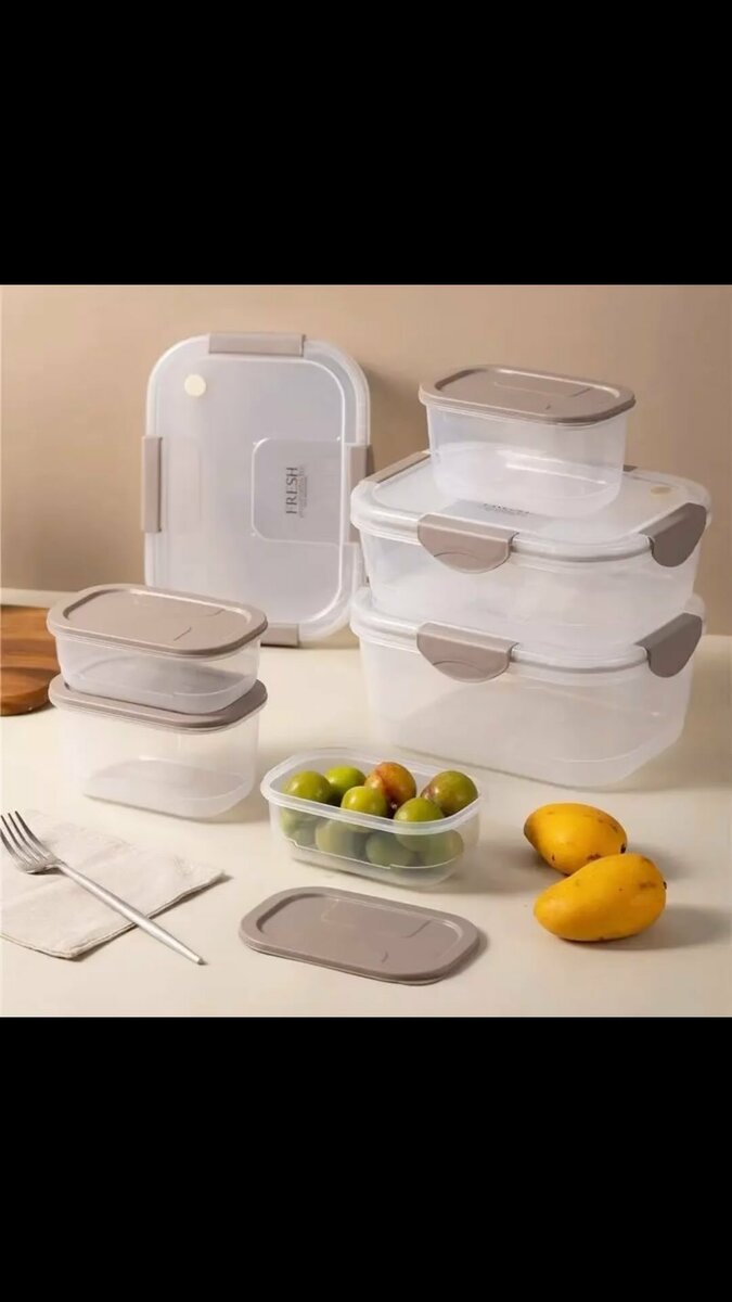 Set of food storage containers