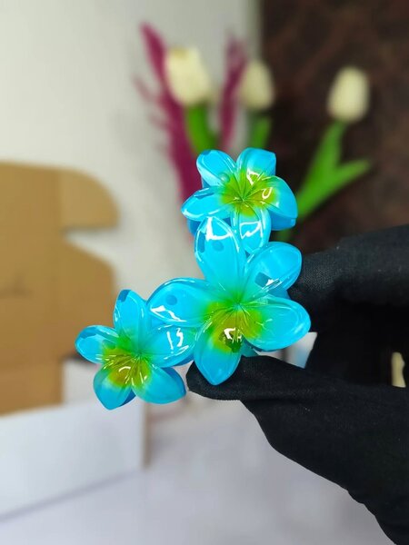 Broches Fleurs en Résine Colorée