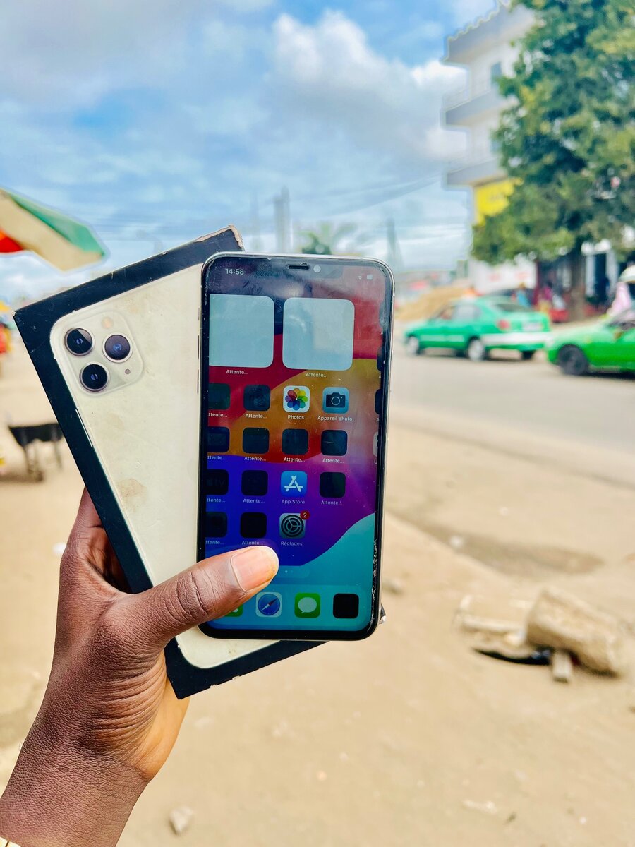 IPHONE 11 pro Max 64 G