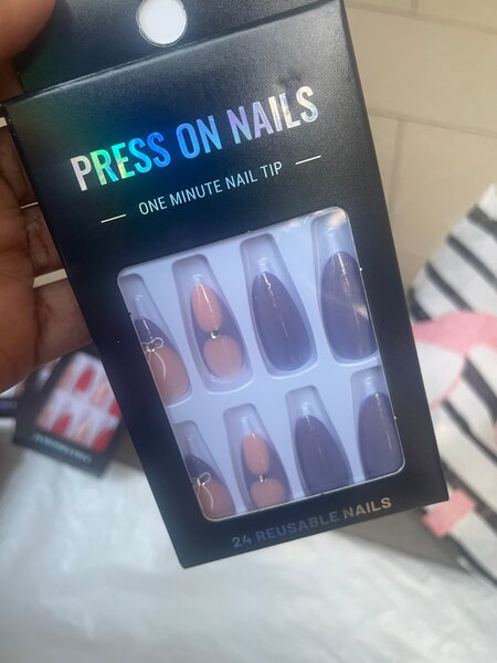 Ongles adhésifs réutilisables