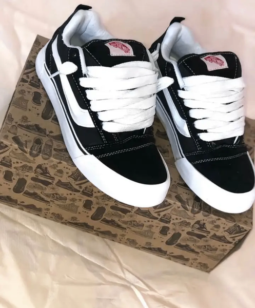 Sneakers en cuir noir-blanc