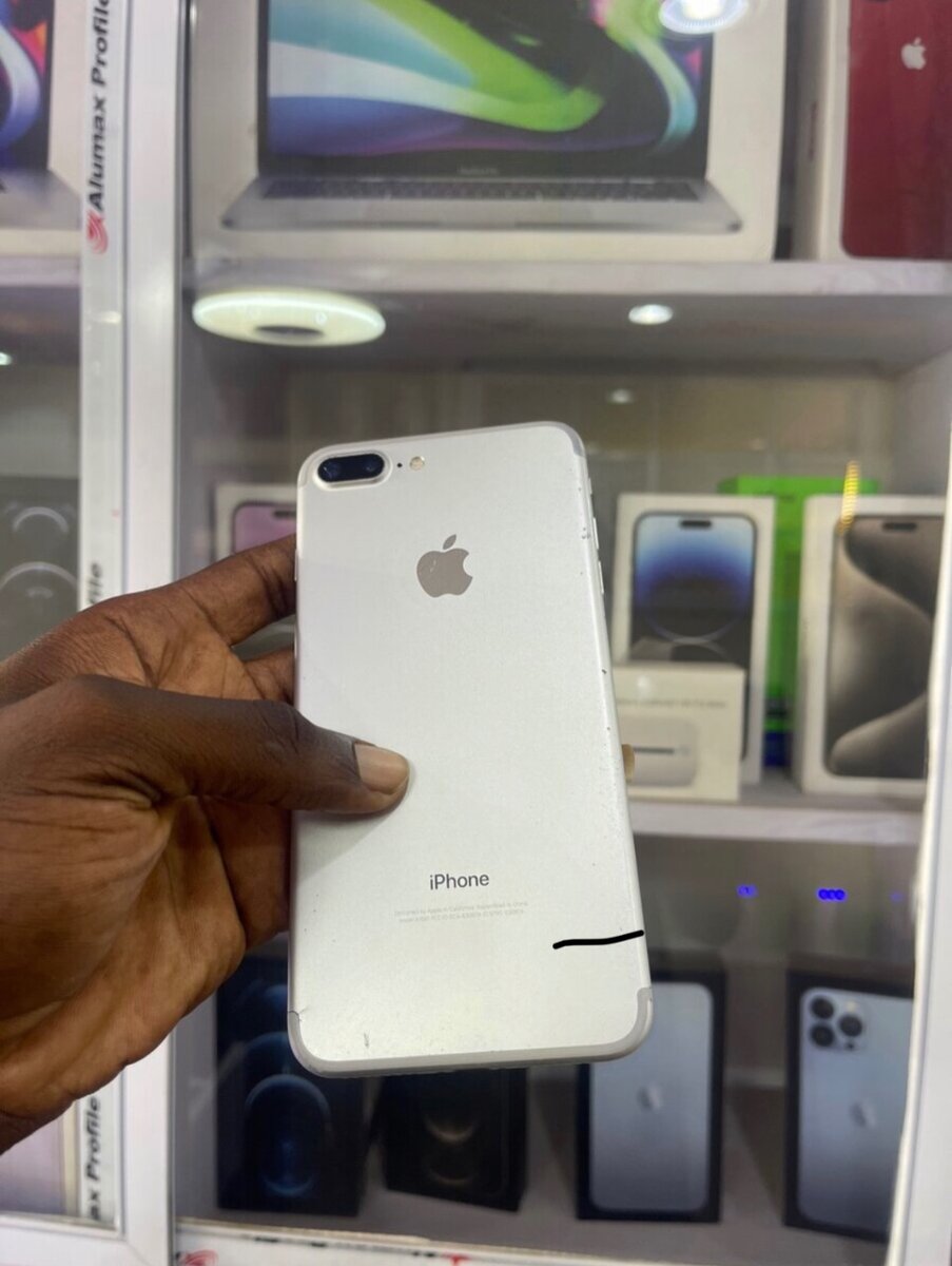 iPhone XR , iPhone 7 Plus