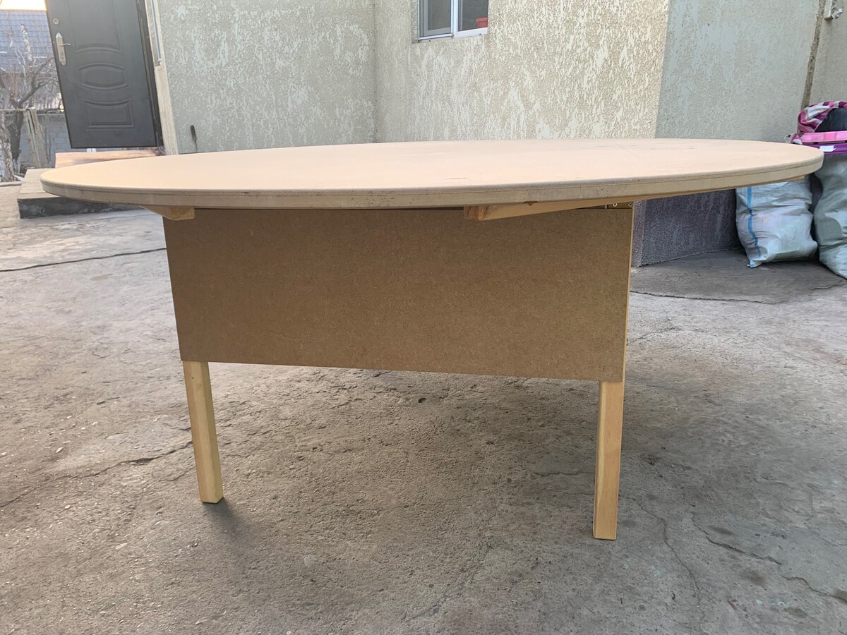 Стол для гостинной