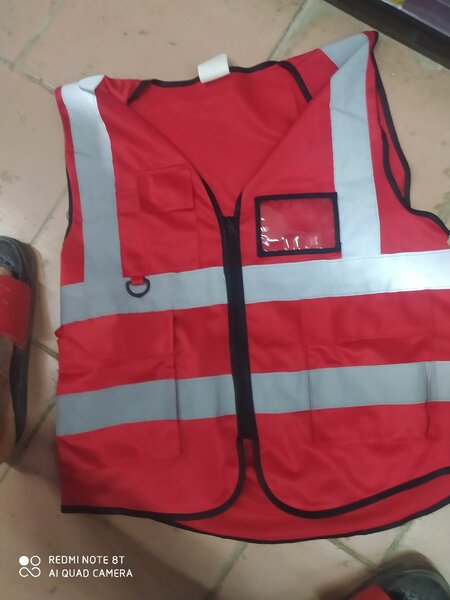 Gilet de sécurité réfléchissant rouge