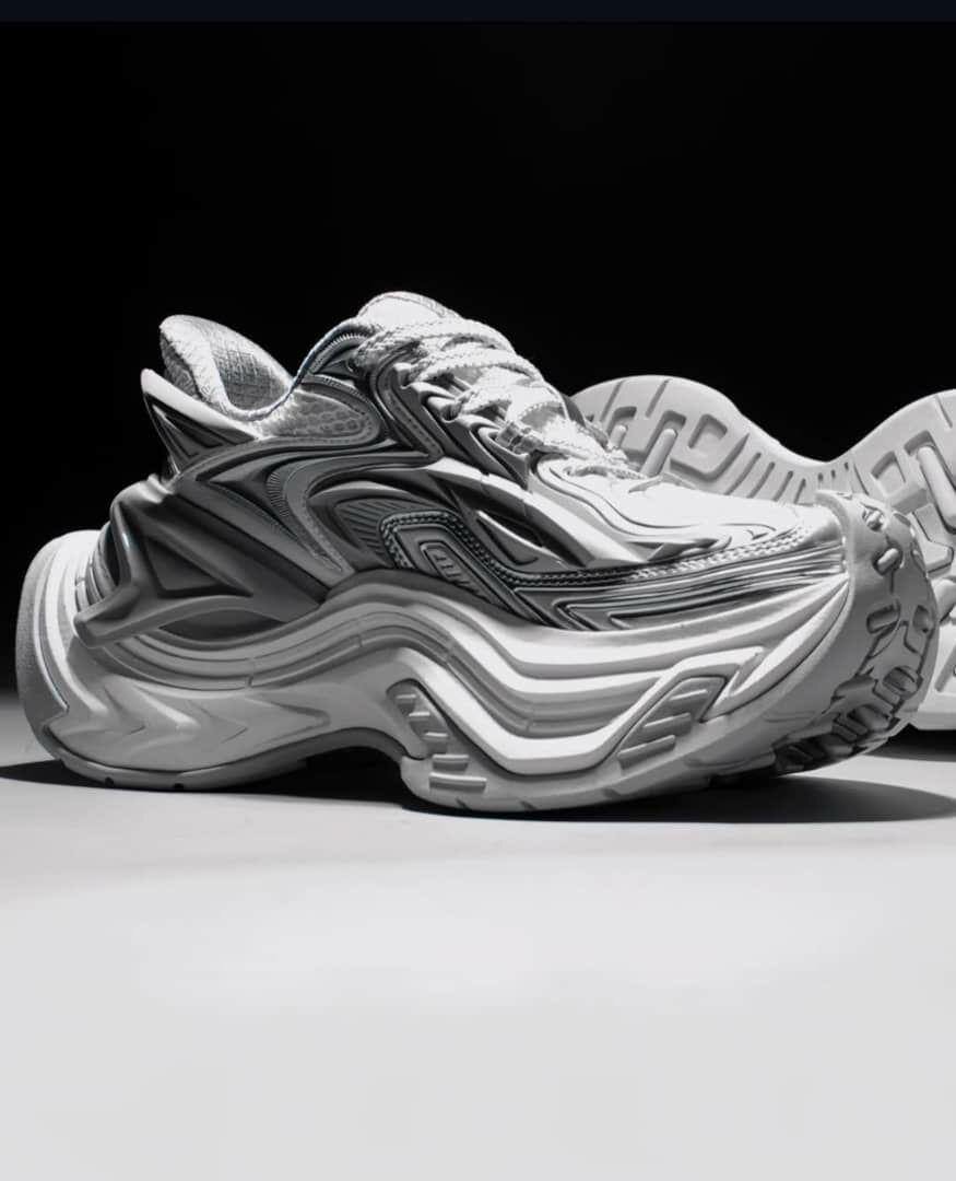 Baskets futuristes stylées