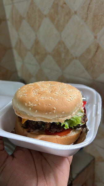 Délicieux cheeseburger