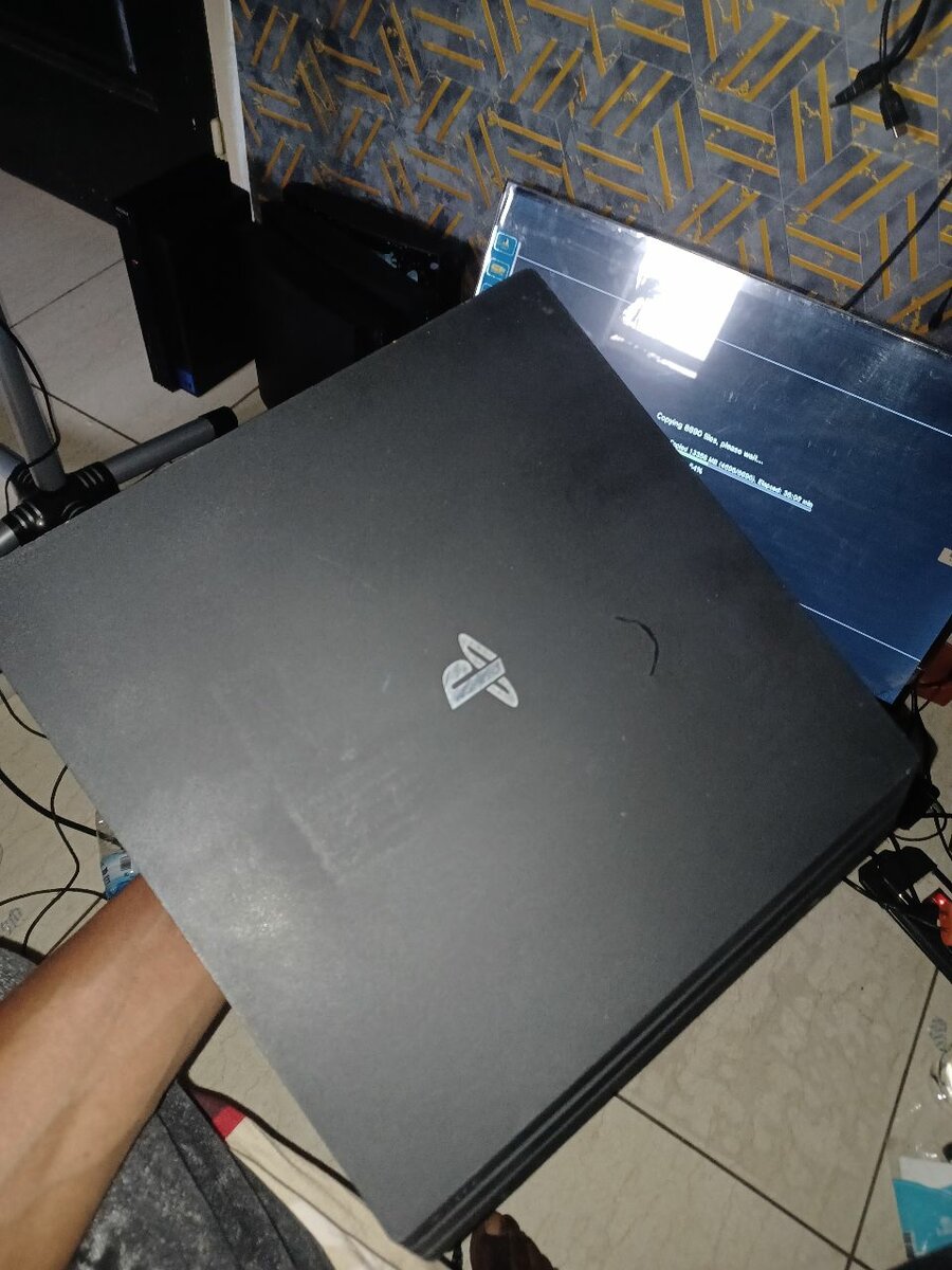 Ps4 pro craque 1TB 21 jeux