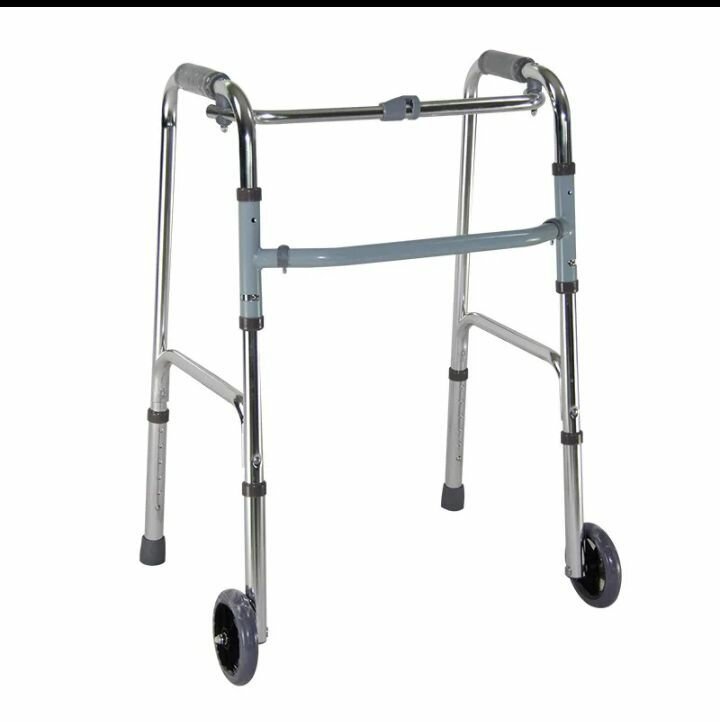 Déambulateur pliant à roulettes