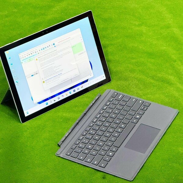 Tablette 2-en-1 avec clavier