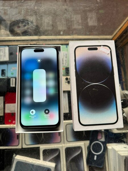 14 pro max 256giga/2puces écran changé prix: 410.000f  07687