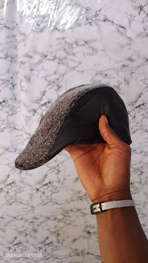 Casquette plate cuir chic