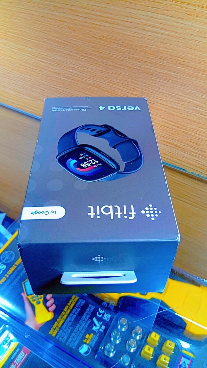 Fitbit Versa 4 - Montre Connectée