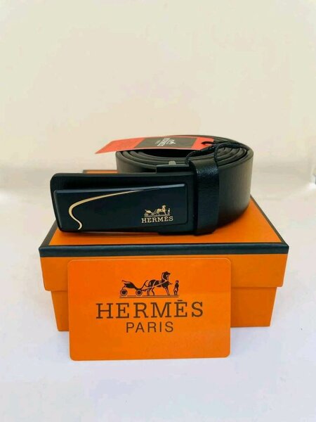 Hermès Elegant Leather Belt