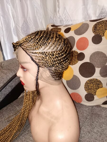 Perruque sur le côté