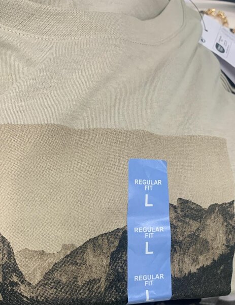 T-shirt graphique moderne