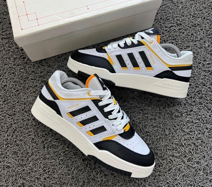 Adidas avec le carton