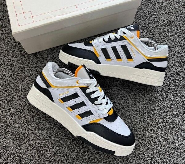 Adidas avec le carton