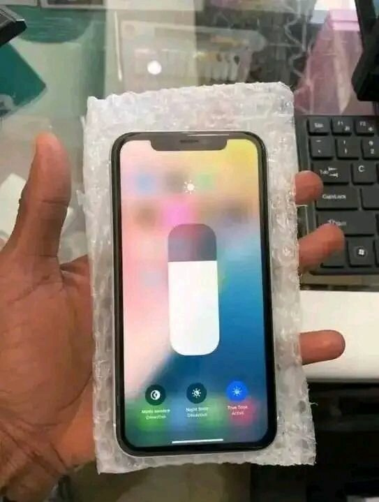 iPhone XR 64GB Blanc Débloqué