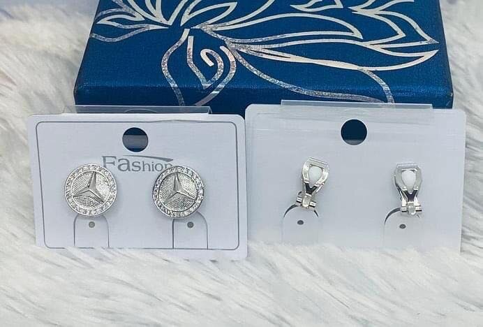 MAGNETIC EARRINGS