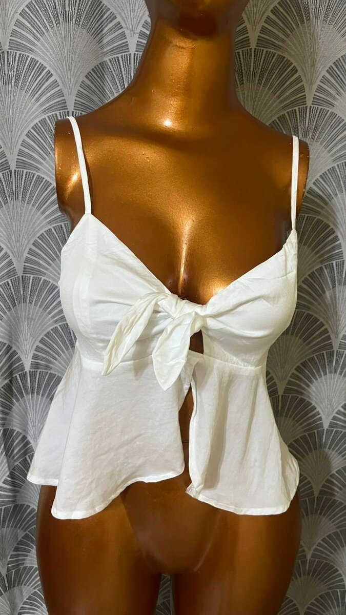Top blanc noué élégant