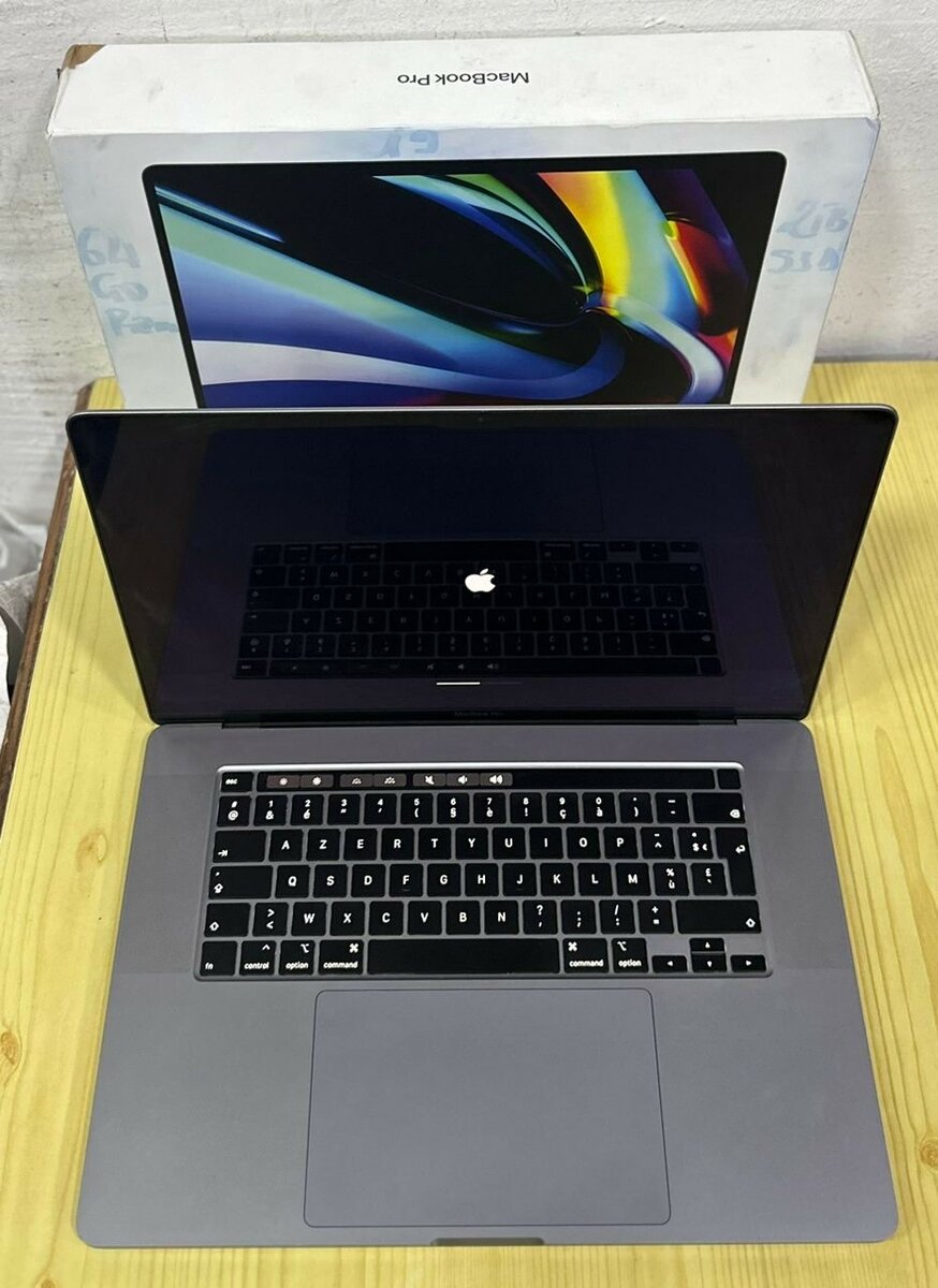 PC MacBook Pro Touch Bar Core i9 (Retina 16 pouce 2019)